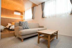 新館のラグジュアリーツインルームになります。ごゆっくりとおくつろぎいただけます。