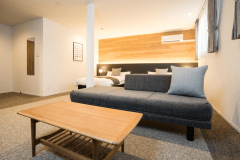 新館のデラックスツインルームになります。ごゆっくりとおくつろぎいただけます。