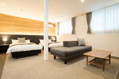 新館のデラックスツインルームになります。ごゆっくりとおくつろぎいただけます。