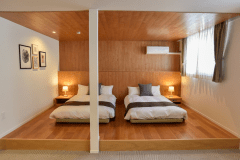 新館のラグジュアリーツインルームになります。ごゆっくりとおくつろぎいただけます。