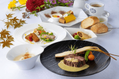 【ご夕食一例】秋のスタンダードコース。旬の素材を使った本格フレンチコースをお楽しみくださいませ。 【ご夕食一例】秋のスタンダードコース。旬の素材を使った本格フレンチコースをお楽しみくださいませ。