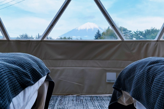 富士山の壮大な姿を一望できるお部屋