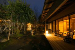 別邸・閑閑庵【主室１０帖・次の間８帖・露天風呂・庭園】