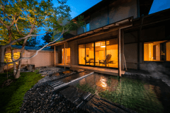 別邸・秋成庵【主室１２帖・次の間８帖・露天風呂・庭園・縁】