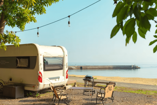 【コンパクトトレーラーステイ】ビーチまで10秒。開放的な海辺のひとときを。車横付け可