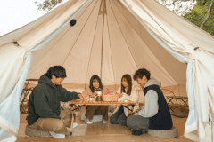 【広々快適テント】設営不要&ビーチ目前のお手軽アウトドア体験（寝具、クーラー、電子ケトル、電源付き