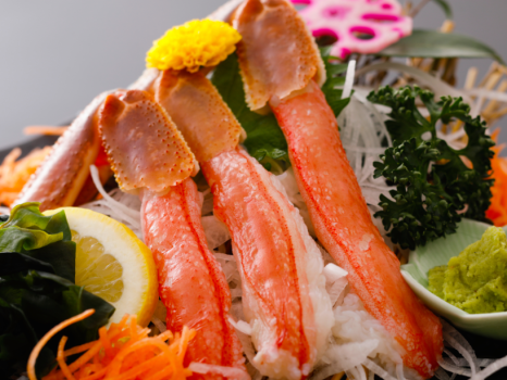 【カニ刺し】ぎっしり身の詰まった、ぷりぷりの蟹をシンプルに「刺し」で。素材本来の旨みをご堪能ください。