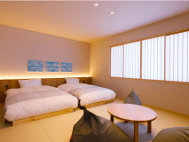 【夕凪】障子を開けるとどこまでも広がる藍色の世界に酔いしれる。