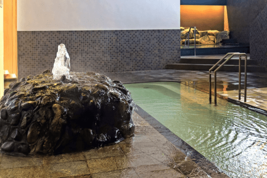 *【大浴場・夕月】泉質が異なる2種類の温泉、「藤の湯」と「衝幹（つくもと）の湯」をお楽しみください。