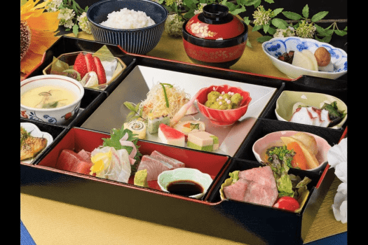 【くまの膳】三楽荘の玉手箱・松花堂御膳をお部屋でお召し上がりください