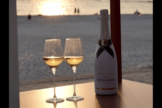 SuntideCafe＆Bar　Shirahamaで夕日を眺めながら夕食をどうぞ