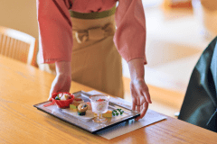 *【お部屋食イメージ】お客様一人ひとりに丁寧なおもてなしを心がけています。