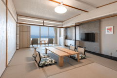 ＜2024年2月リニューアル＞白良浜姉妹ビーチのワイキキテイストを取り入れた和室（4階）