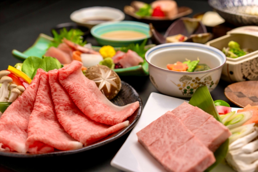 最高級和牛をステーキとしゃぶしゃぶで。
柔らかな食感、良質ならではのコクと旨味、是非その美味しさを堪能して下さい。