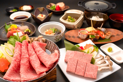 最高級和牛をステーキとすき焼きで。
柔らかな食感、良質ならではのコクと旨味、是非その美味しさを堪能して下さい。