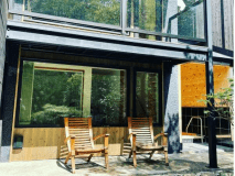 テラスで川のせせらぎを聞きながら、ゆっくりとお過ごし下さい