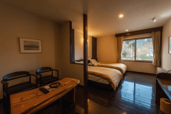 駐車場側洋室（禁煙）