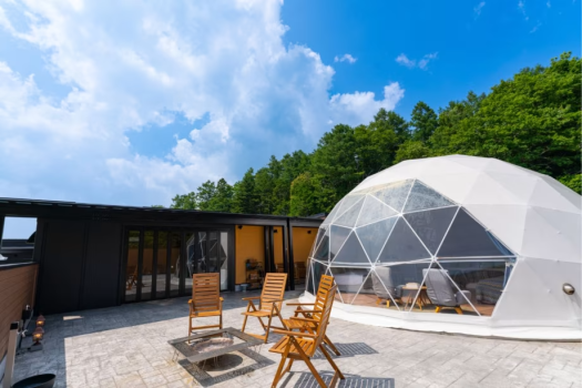 夏は避暑地のビジョングランピングリゾート山中湖へ