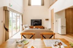 ・【ツーリズムスタイル】開放的なリビング、ご家族やご友人と団らんの時間をお過ごしください