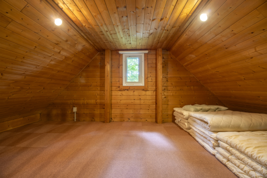 【ツイン】こぢんまりと過ごす、小さなロフトの寝室