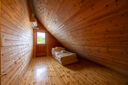 【シアン】屋根裏部屋のような、個性的な寝室