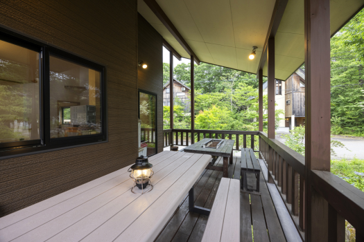 【アウトデッキ】広々としたBBQデッキ