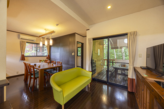 【テラス1】北欧スタイルならではのシンプルなリビング