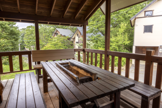 【テラス】開放感ある2階のBBQデッキ