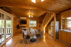 【ファミリー】大きな窓から優しく光が差すリビング