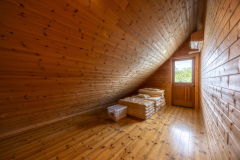 【シアン】屋根裏部屋のような、個性的な寝室