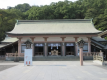 主変案内‐照国神社も目の前です。毎年多くの参拝客で賑わっております。