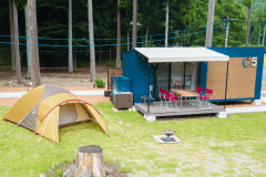 【コテージ】各棟に設営済みテントをご用意しております♪気軽にアウトドア体験をお楽しみいただけます♪
