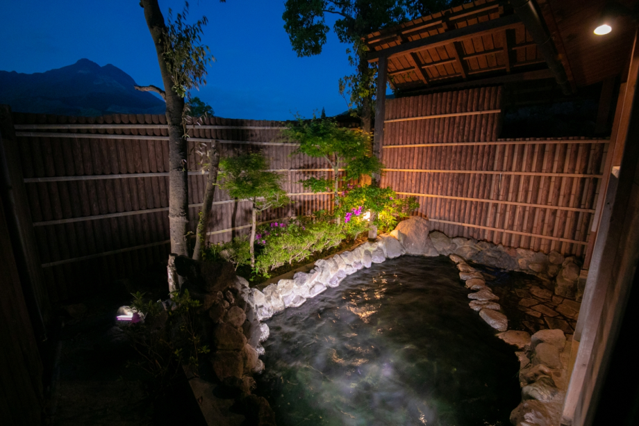 貸切露天風呂【壱の湯】
予約不要。鍵が開いていれば入浴可能です。 貸切露天風呂【壱の湯】
予約不要。鍵が開いていれば入浴可能です。