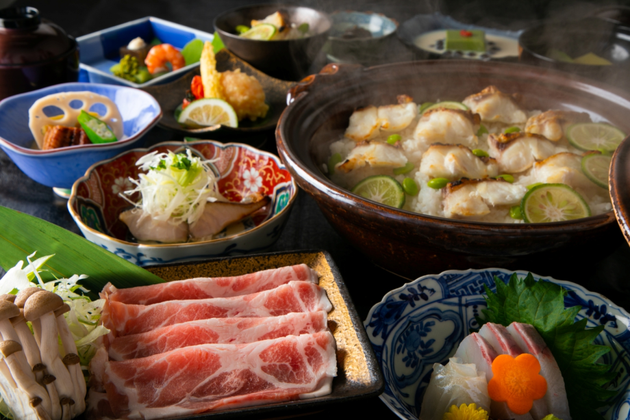 おおいた天然”関鯛”の土鍋飯と極み出し汁の錦雲豚しゃぶしゃぶ おおいた天然”関鯛”の土鍋飯と極み出し汁の錦雲豚しゃぶしゃぶ