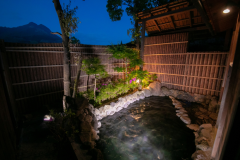 貸切露天風呂【壱の湯】
予約不要。鍵が開いていれば入浴可能です。 貸切露天風呂【壱の湯】
予約不要。鍵が開いていれば入浴可能です。
