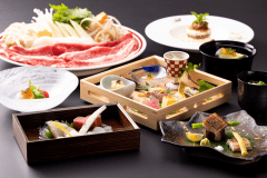 【うらりスタンダードコース】メイン料理は「国産牛」の＜しゃぶしゃぶorすき焼き＞をチョイス。