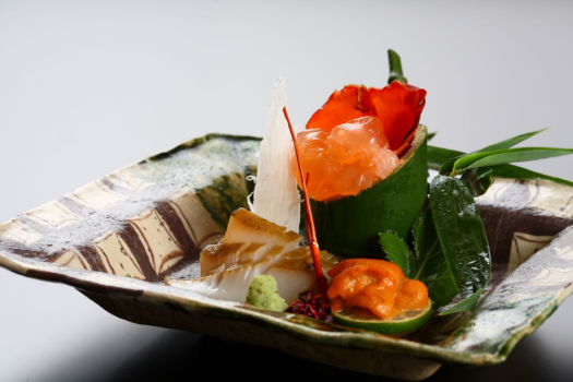 豪華食材の饗宴（造里［鮑・雲丹・伊勢海老温玉和え］）
