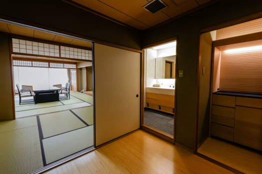 【数寄屋造り客室】西館・７階一間和室（本間・控の間）