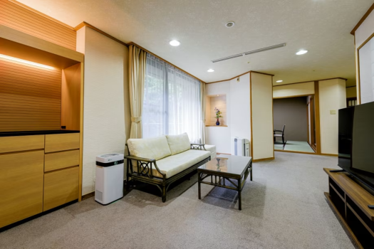 【数寄屋造り客室】西館・６和洋室（リビングルーム）