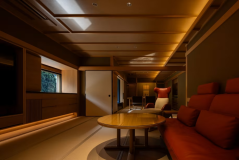 【新基準客室】西館・銀泉露天貴賓室「貴舟」～和室（リビング・ダイニング）～