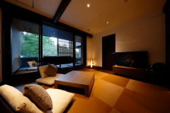 山照‐別邸‐　宙
リビングスペースからテラスを望む。