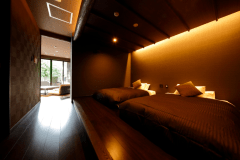 山照‐別邸‐　真　テラス+箱庭露天風呂付客室。
小さめのテラスと、中庭に露天風呂が付いた客室です。