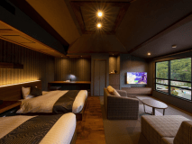 本館・スタンダードツイン　その昔、外国人が逗留していた時代に「サンセットヒル」と呼ばれた絹笠山を望む客室。静かな時が流れます。