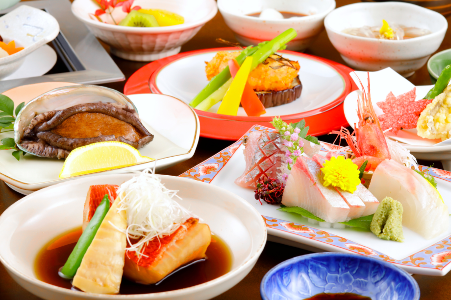 【2大グルメ会席】鮑料理、金目鯛料理に、地魚お造りなど伊豆の海幸を贅沢に。 【2大グルメ会席】鮑料理、金目鯛料理に、地魚お造りなど伊豆の海幸を贅沢に。