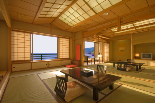 【オーシャンビュー大部屋和室】間近に海を感じる特等席！解放感とゆったり感がある10畳＋12畳和室です！