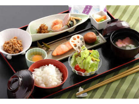 *朝食一例　栄養バランスの良い和朝食です。
