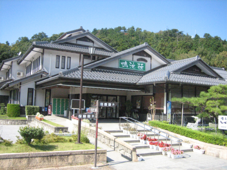 北側8畳のお部屋からは伊吹山の美しい景色が望めます。
季節ごとに趣のある景色をお部屋から感じて頂けます。