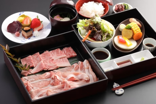 《鴨池荘》滋賀県名産、厳選した近江牛ステーキ+α選べるステーキプラン【期間限定】