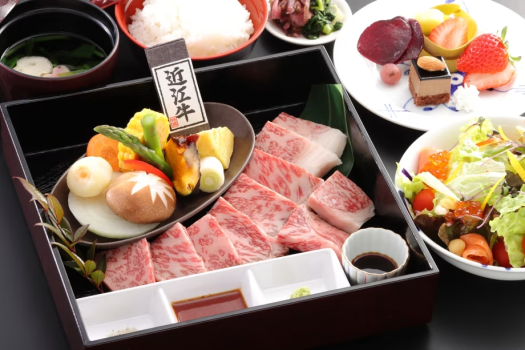 《鴨池荘》滋賀県名産、厳選した近江牛ステーキ+α選べるステーキプラン【期間限定】
