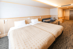 【ハリウッドツイン】セミダブルサイズのベッド2台をつなぎ合わせています